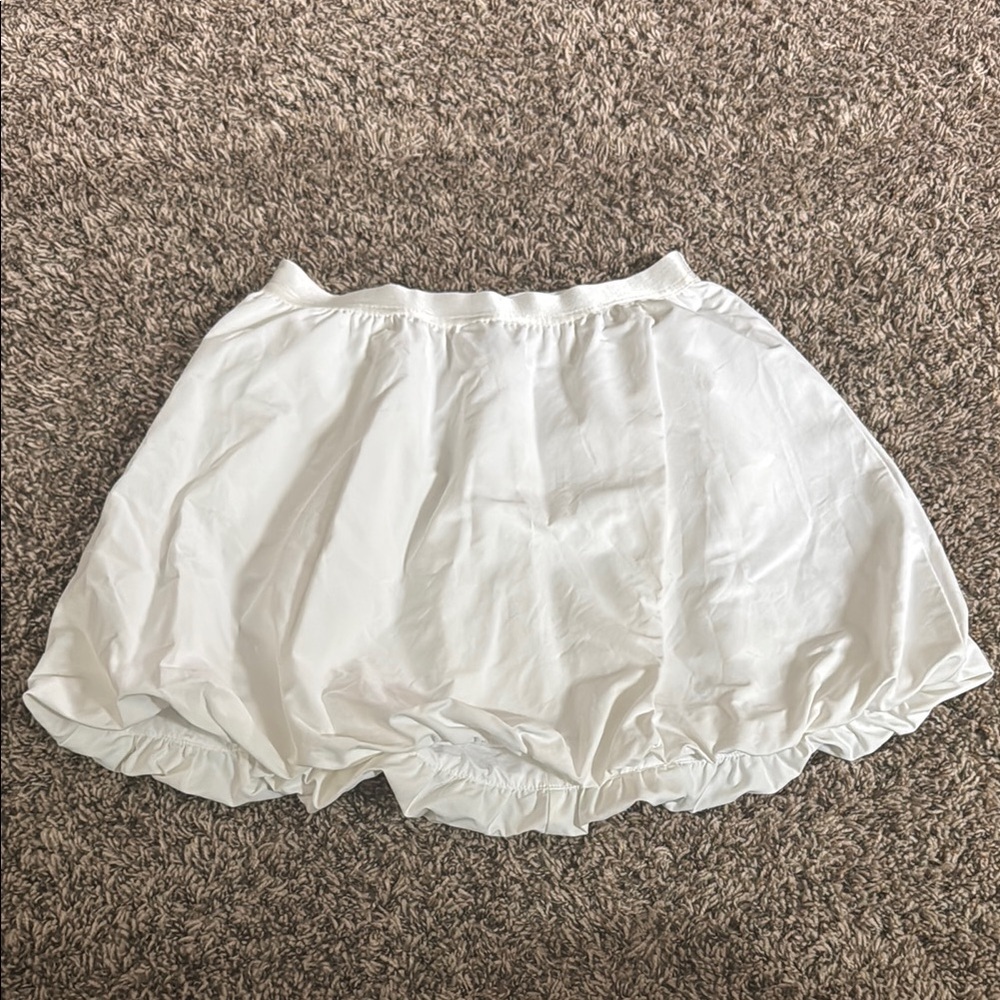 Women’s wild fable white skirt. Size small-B4